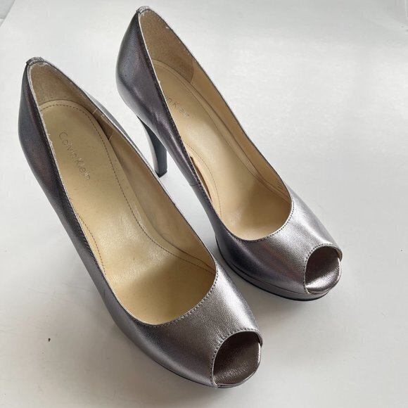 Calvin Klein Women's Sandie Platform‎ Pump Open Toe Silver Leather Size 8… - Picture 6 of 7